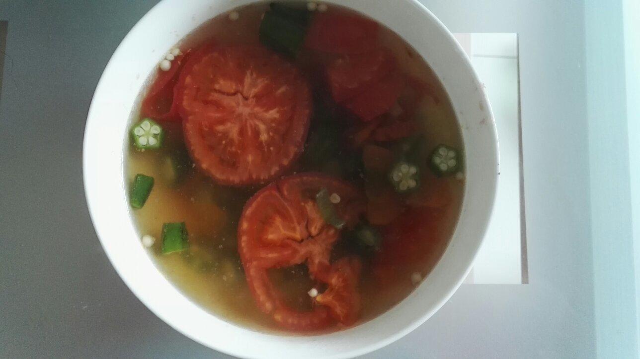 秋葵西紅柿湯（懶人做法，可搭配玉米餅或各種餅吃）的做法 步骤3