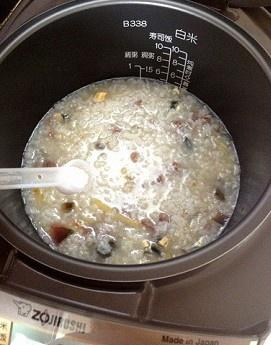 電飯煲版皮蛋瘦肉粥的做法 步骤16