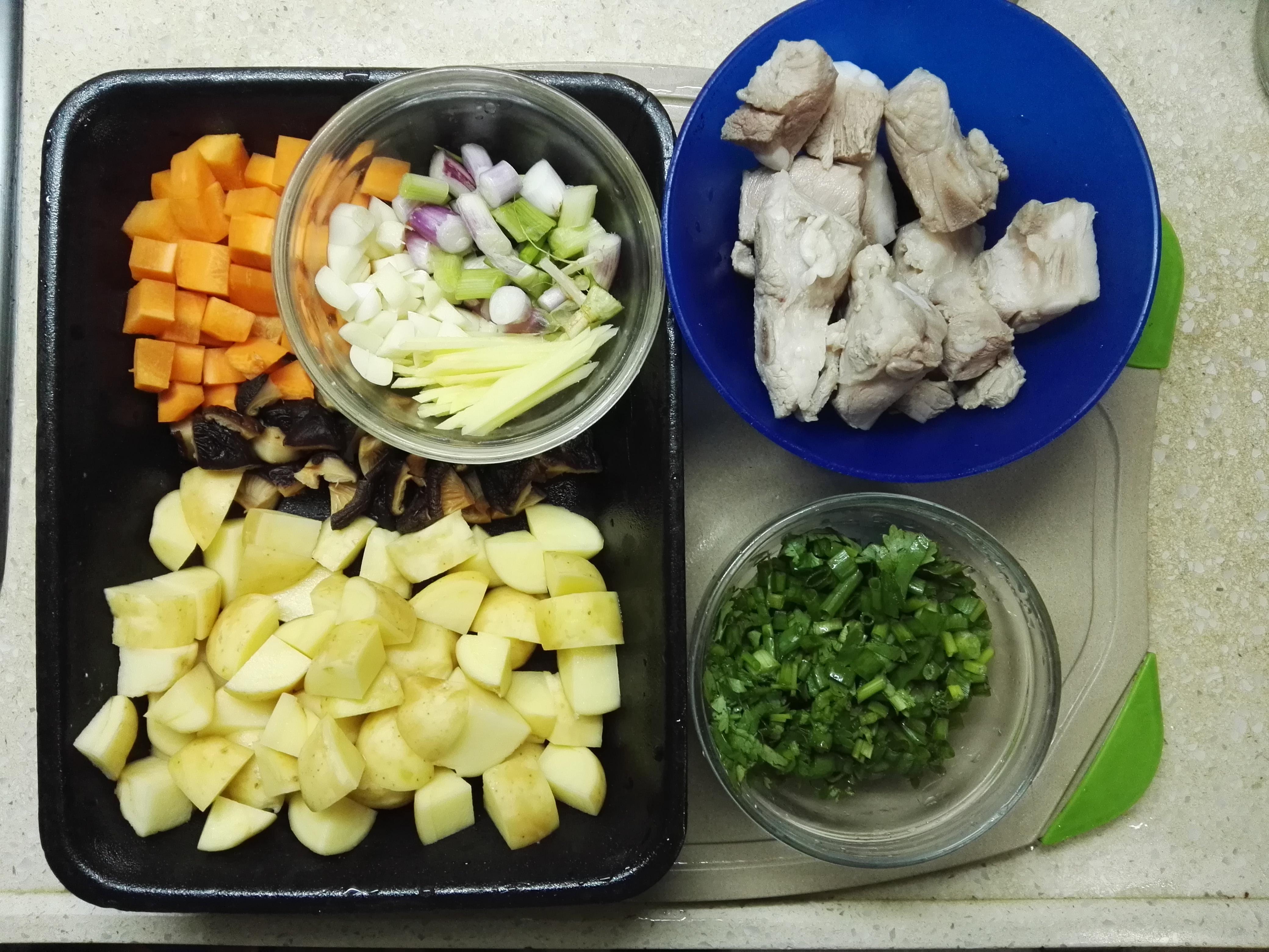 【什錦飯】小土豆香菇肋排燜飯（松下IH電飯煲試用）的做法 步骤2