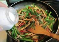 韭菜香乾炒肉絲的做法 步骤8