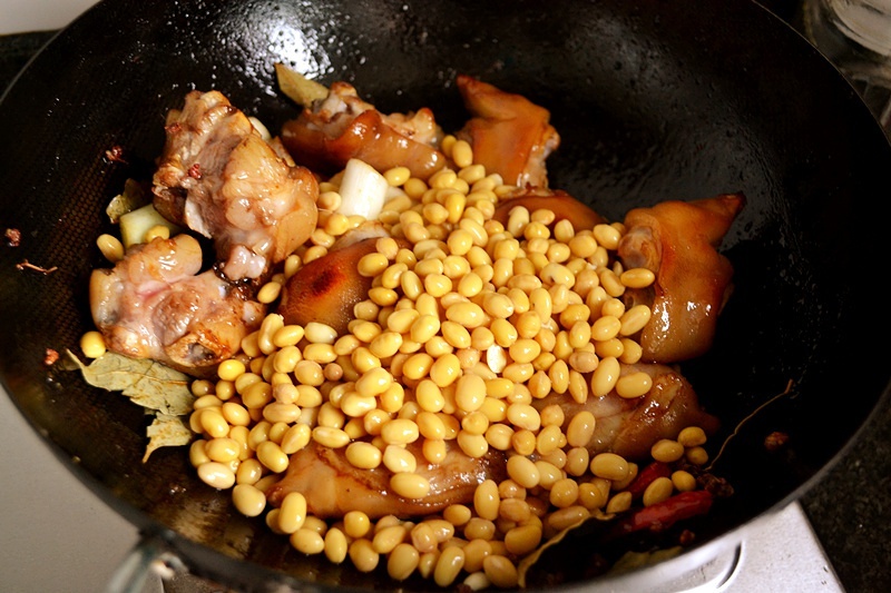 電飯煲版黃豆燜豬蹄的做法 步骤5