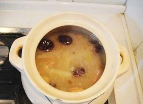 美白豬蹄湯的做法 步骤4