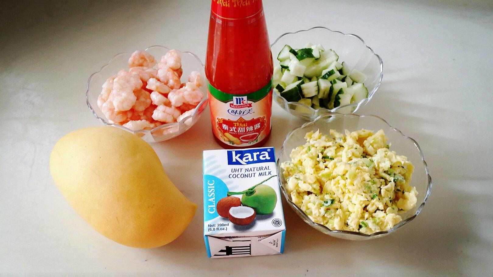 椰漿芒果蝦仁蛋炒飯的做法 步骤1