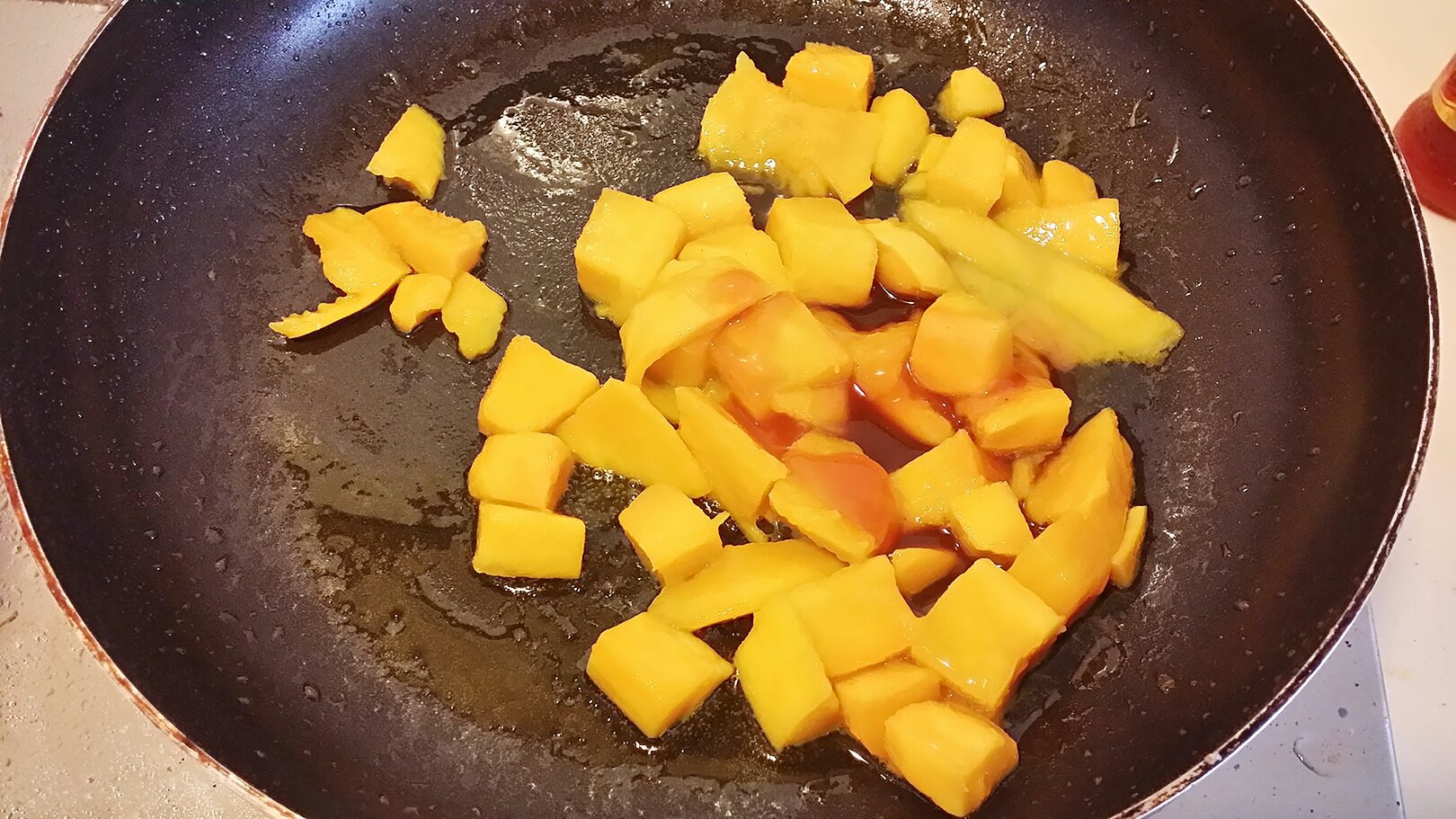椰漿芒果蝦仁蛋炒飯的做法 步骤5