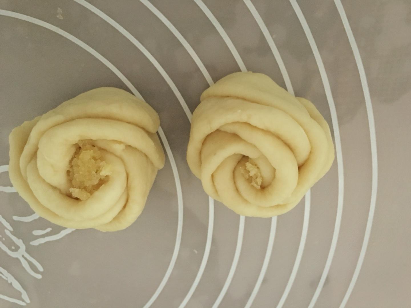 椰蓉玫瑰花面包的做法 步骤13