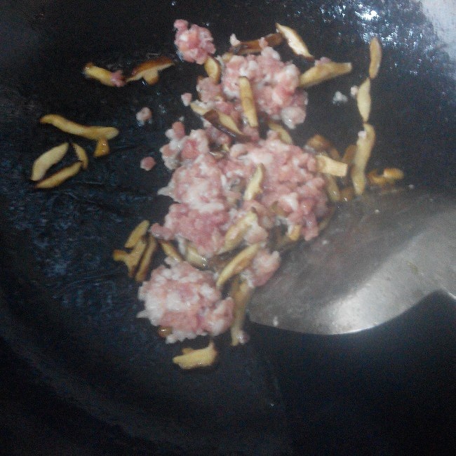 香菇肉末燜香芋(寶貝最喜歡吃的菜之一)的做法 步骤5
