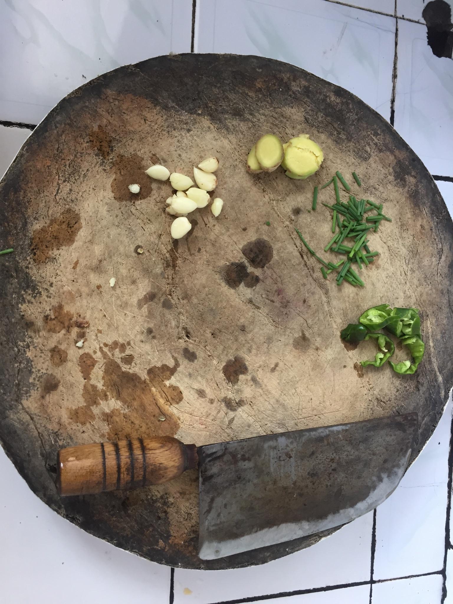 地鍋雞貼餅子（土灶版）的做法 步骤1