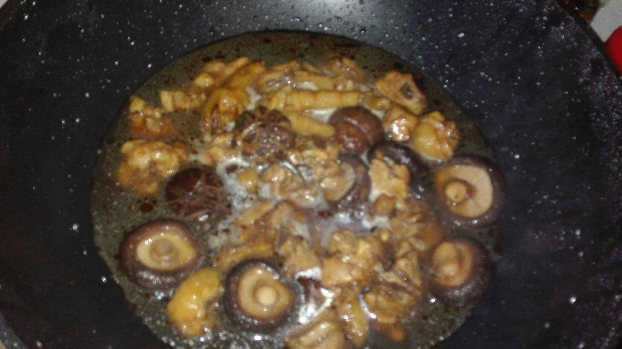香菇土豆燜雞的做法 步骤6