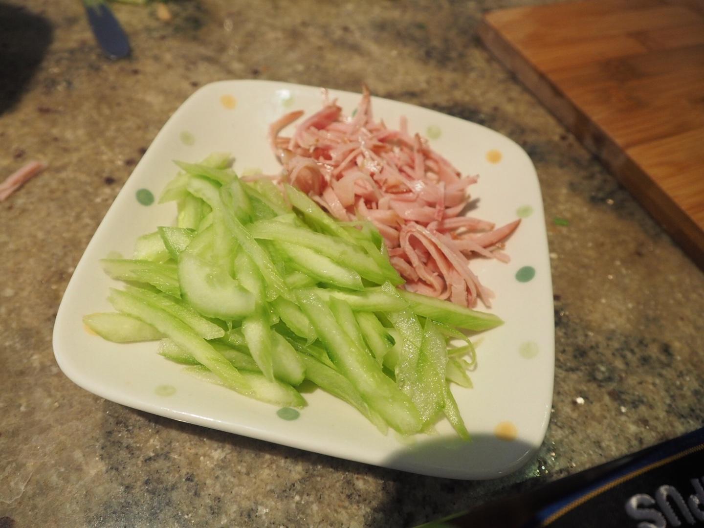 韓式黃瓜炒飯-超簡單快手的做法 步骤2