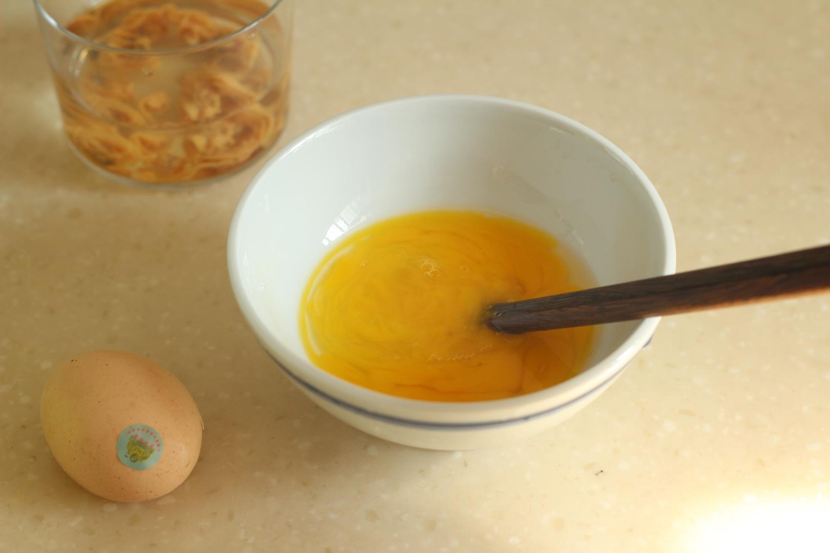 蛤蜊燜蛋（燜燒杯版）的做法 步骤2