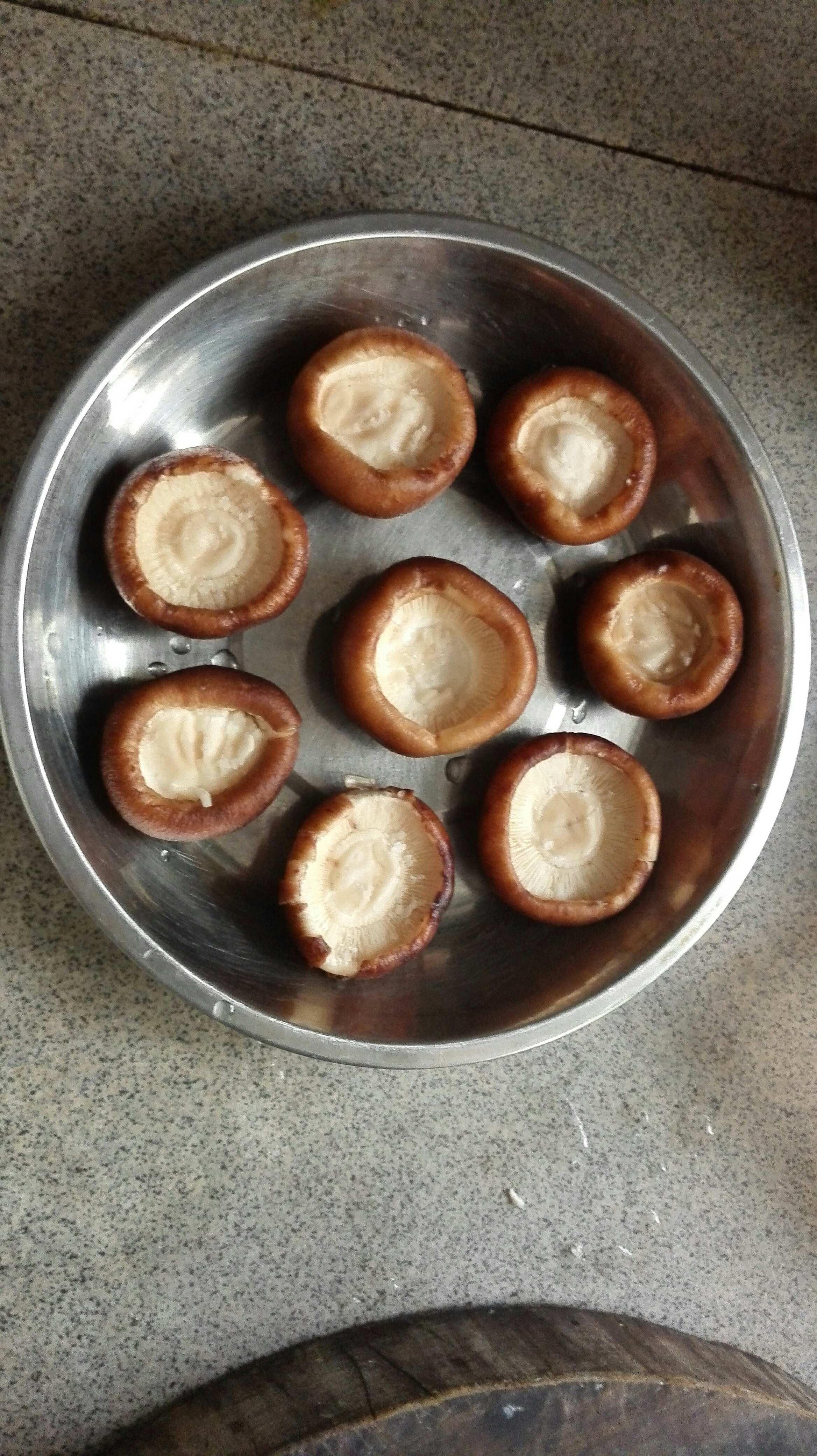 香菇蒸鵪鶉蛋的做法 步骤1