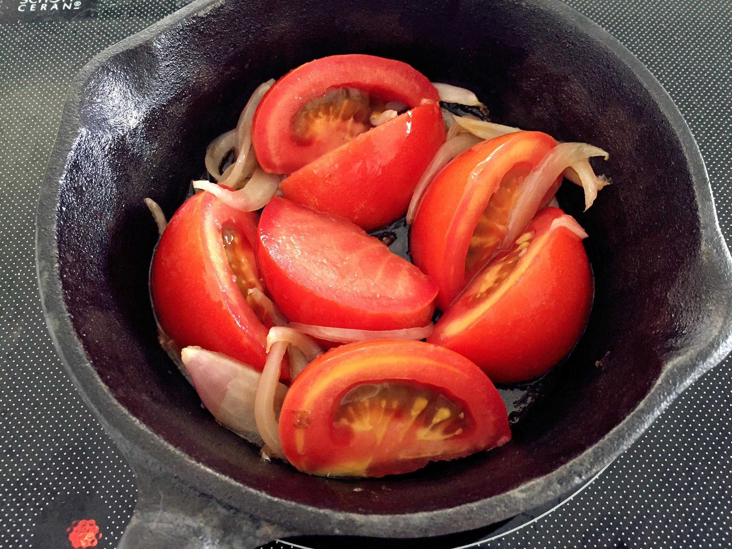 寶寶輔食：番茄鱈魚小米飯—番茄燉鱈魚，濃濃營養湯汁澆在米飯上，完美！的做法 步骤5
