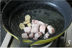 酸菜豬肉燉粉條的做法 步骤5