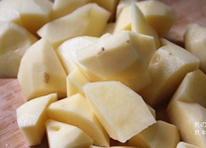 排骨燉土豆的做法 步骤4