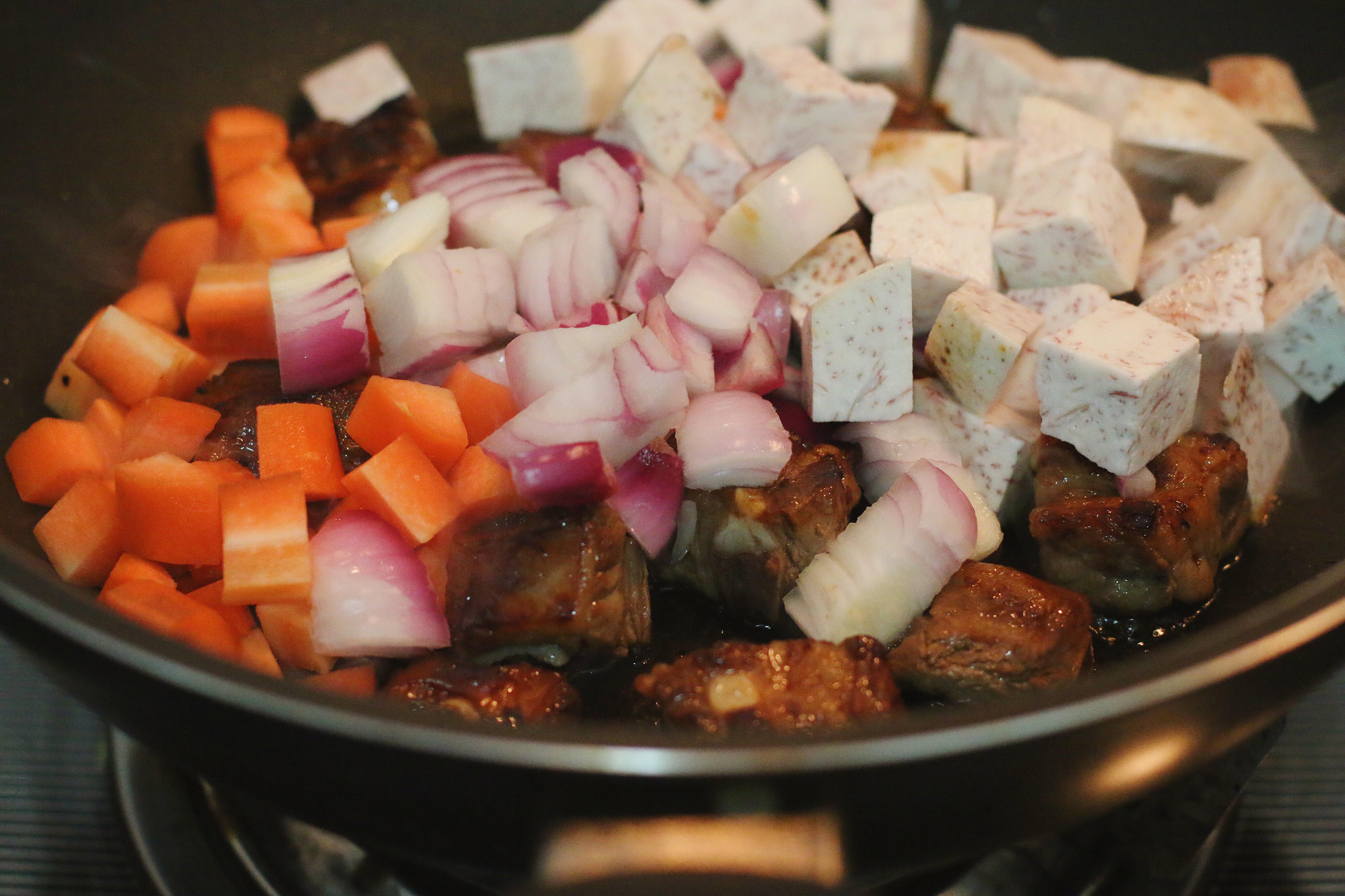 芋頭排骨燜飯—有飯有肉有菜一人食的做法 步骤7