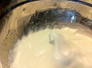 抹茶迷你蛋糕卷——有情義的奶油霜的做法 步骤4