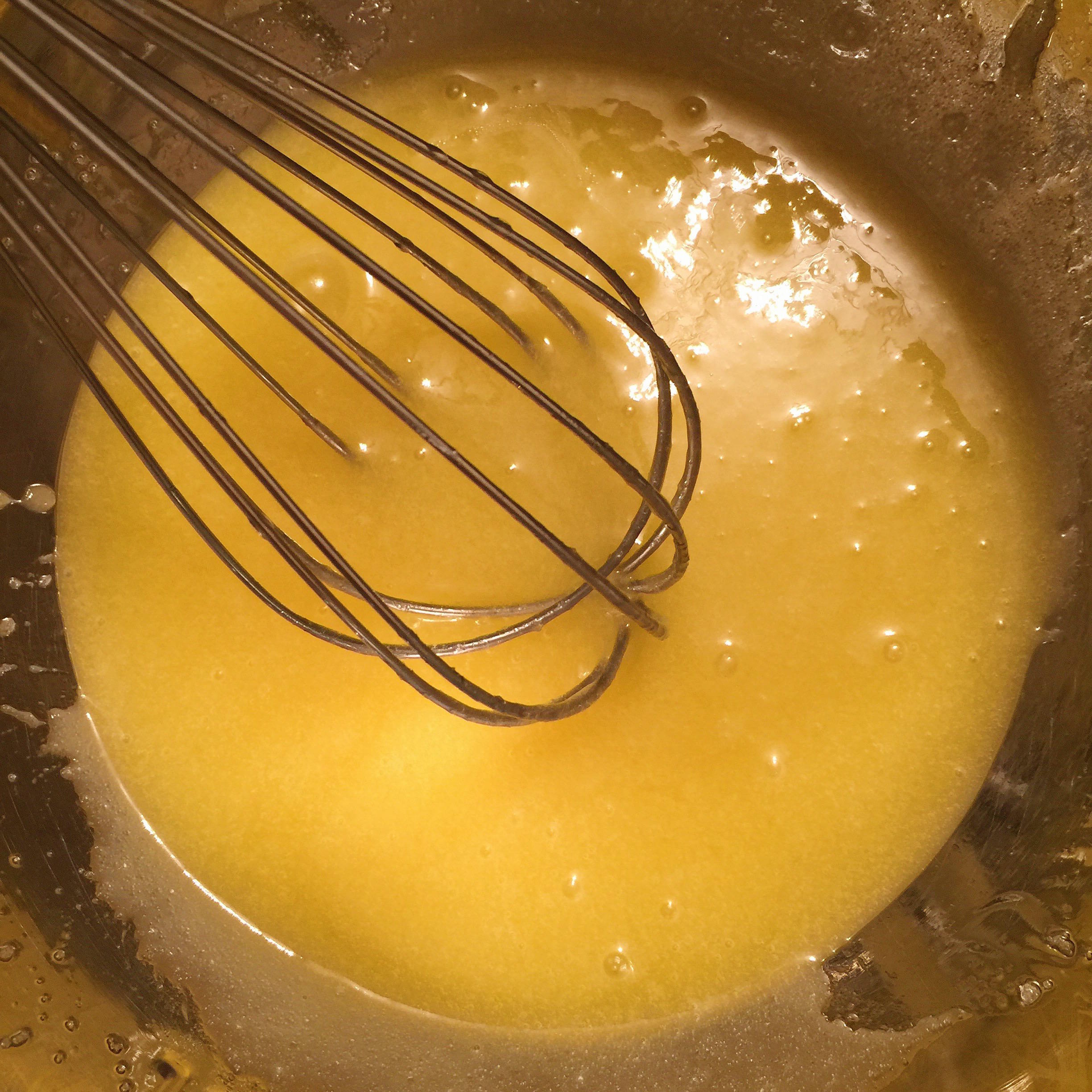 正宗紅絲絨cupcake—馬斯卡彭奶油霜的做法 步骤3