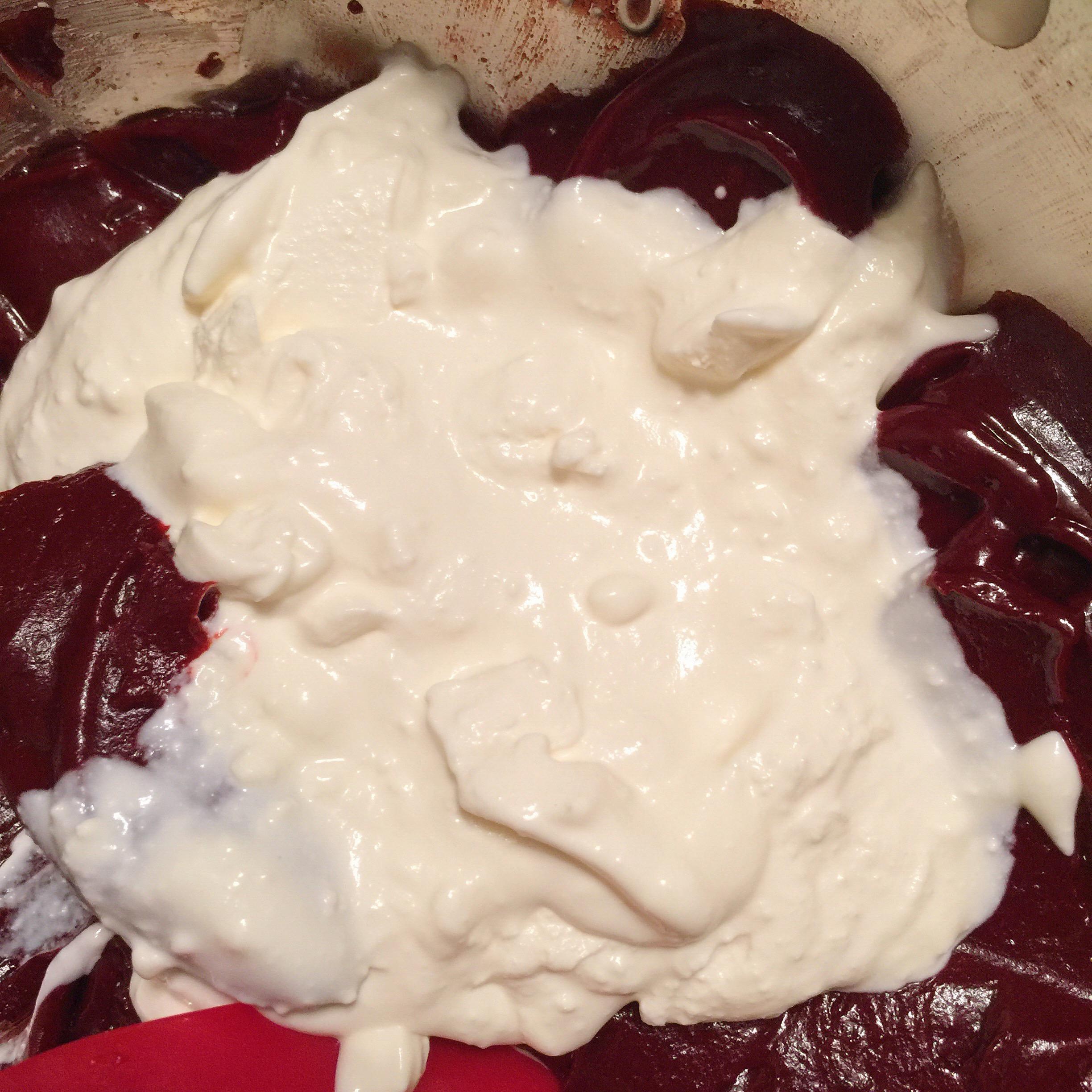 正宗紅絲絨cupcake—馬斯卡彭奶油霜的做法 步骤9