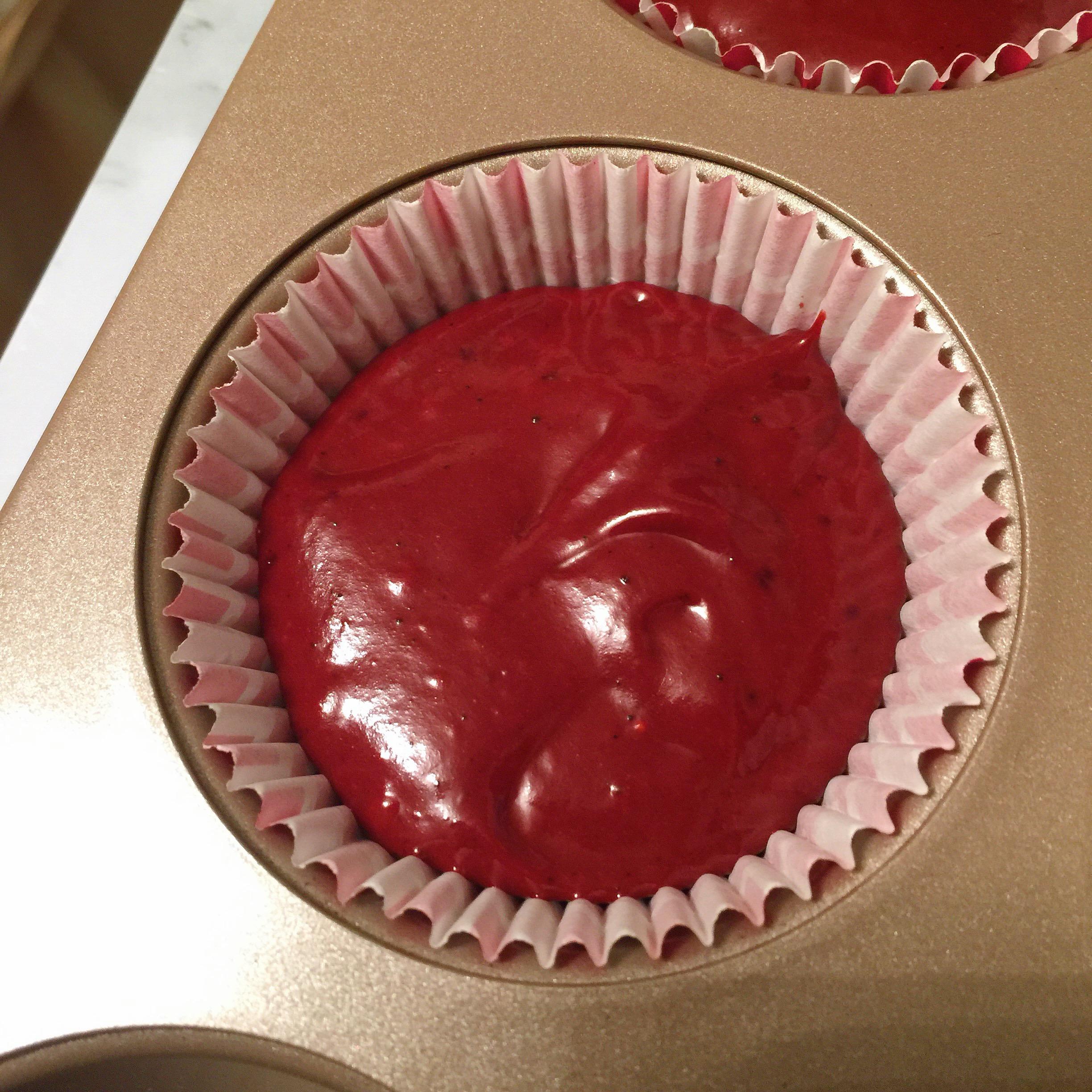 正宗紅絲絨cupcake—馬斯卡彭奶油霜的做法 步骤13