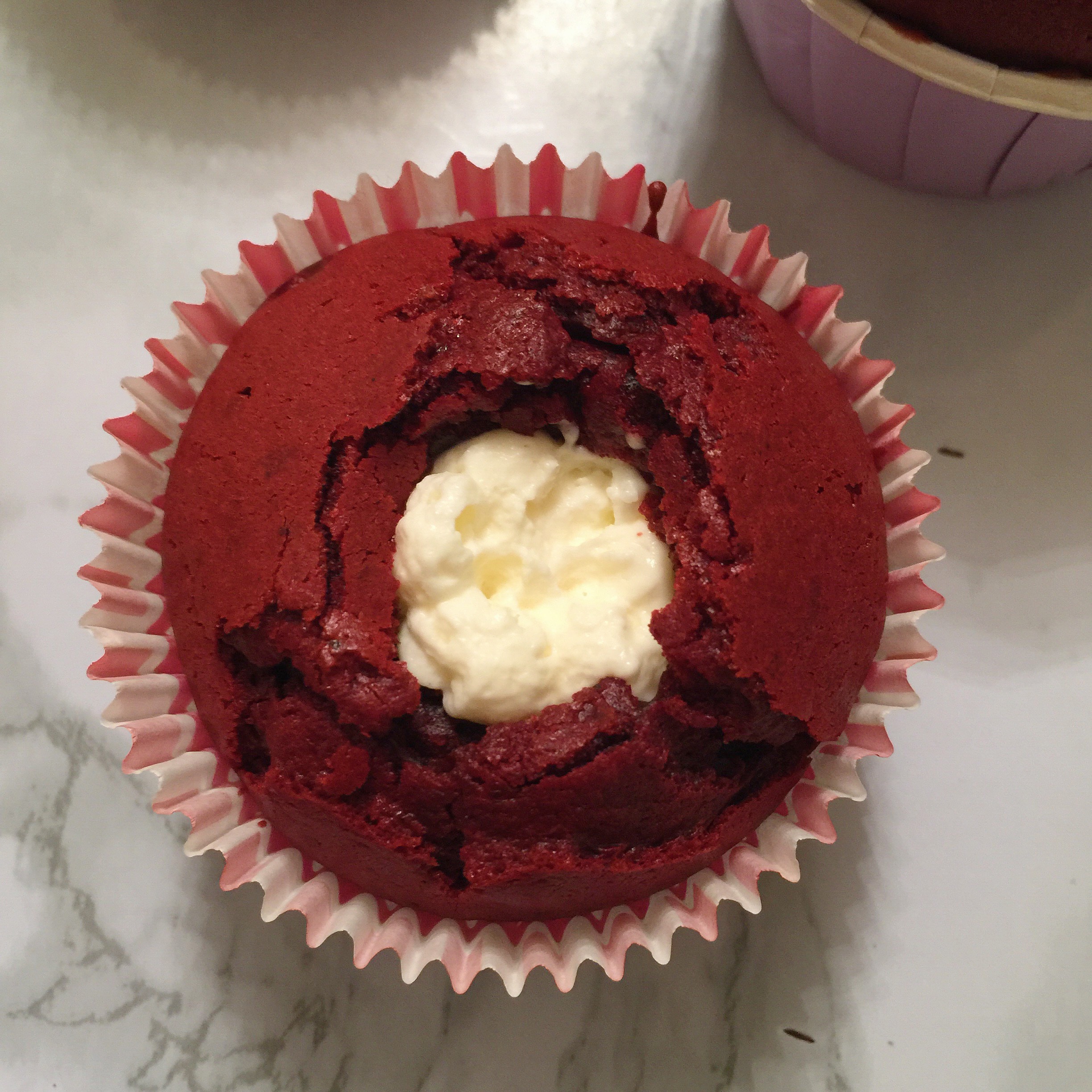 正宗紅絲絨cupcake—馬斯卡彭奶油霜的做法 步骤15