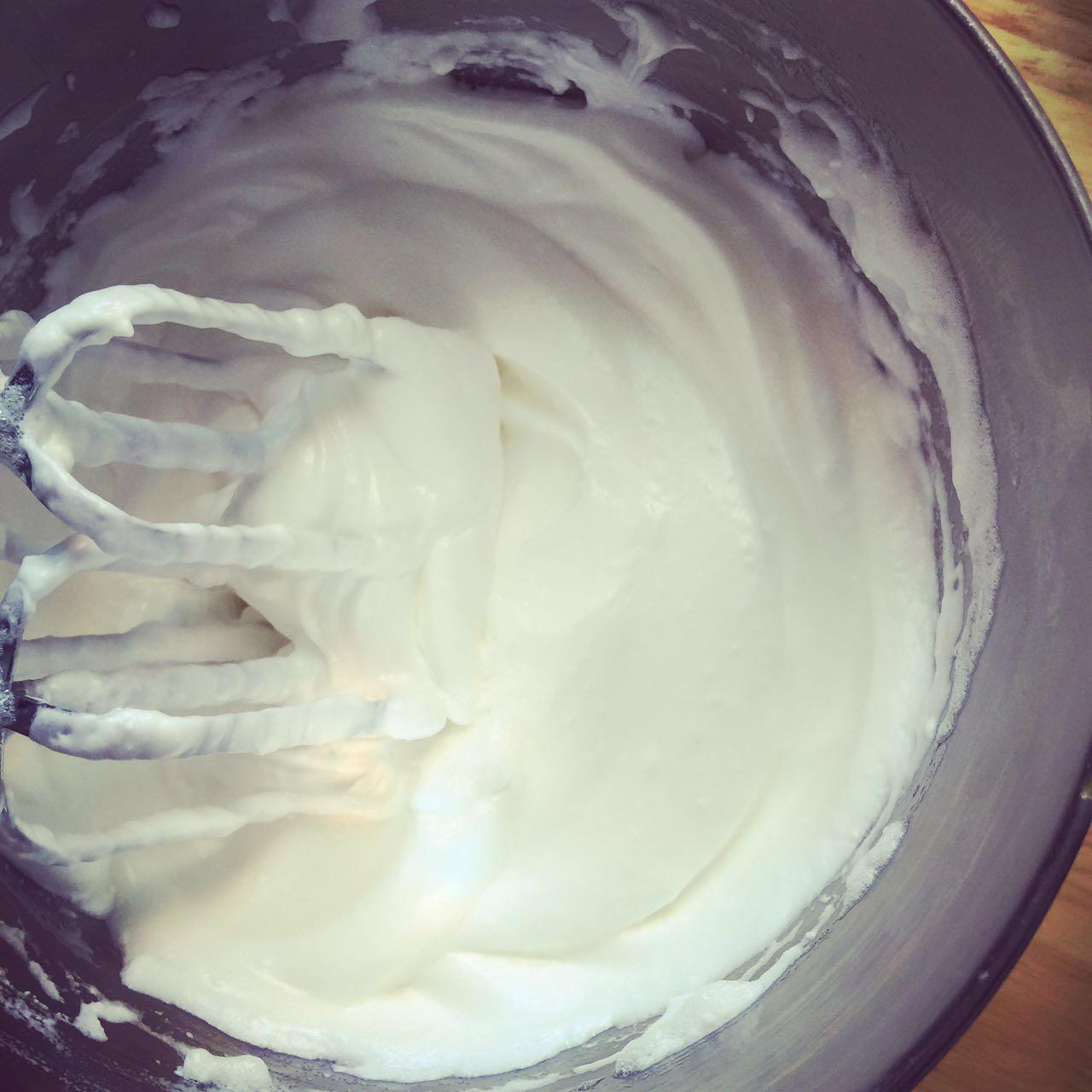 韓式裱花蛋糕之改良版奶油霜的做法 步骤3