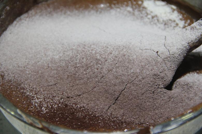 古典巧克力cupcake配馬斯卡彭奶油霜的做法 步骤5