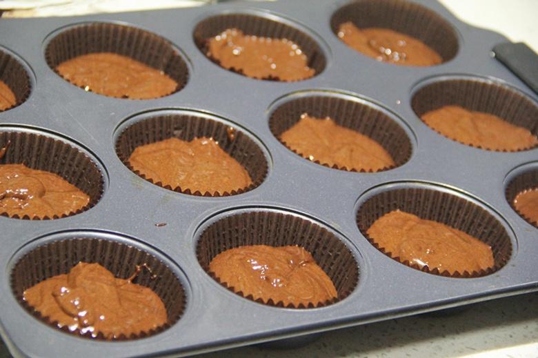 古典巧克力cupcake配馬斯卡彭奶油霜的做法 步骤6