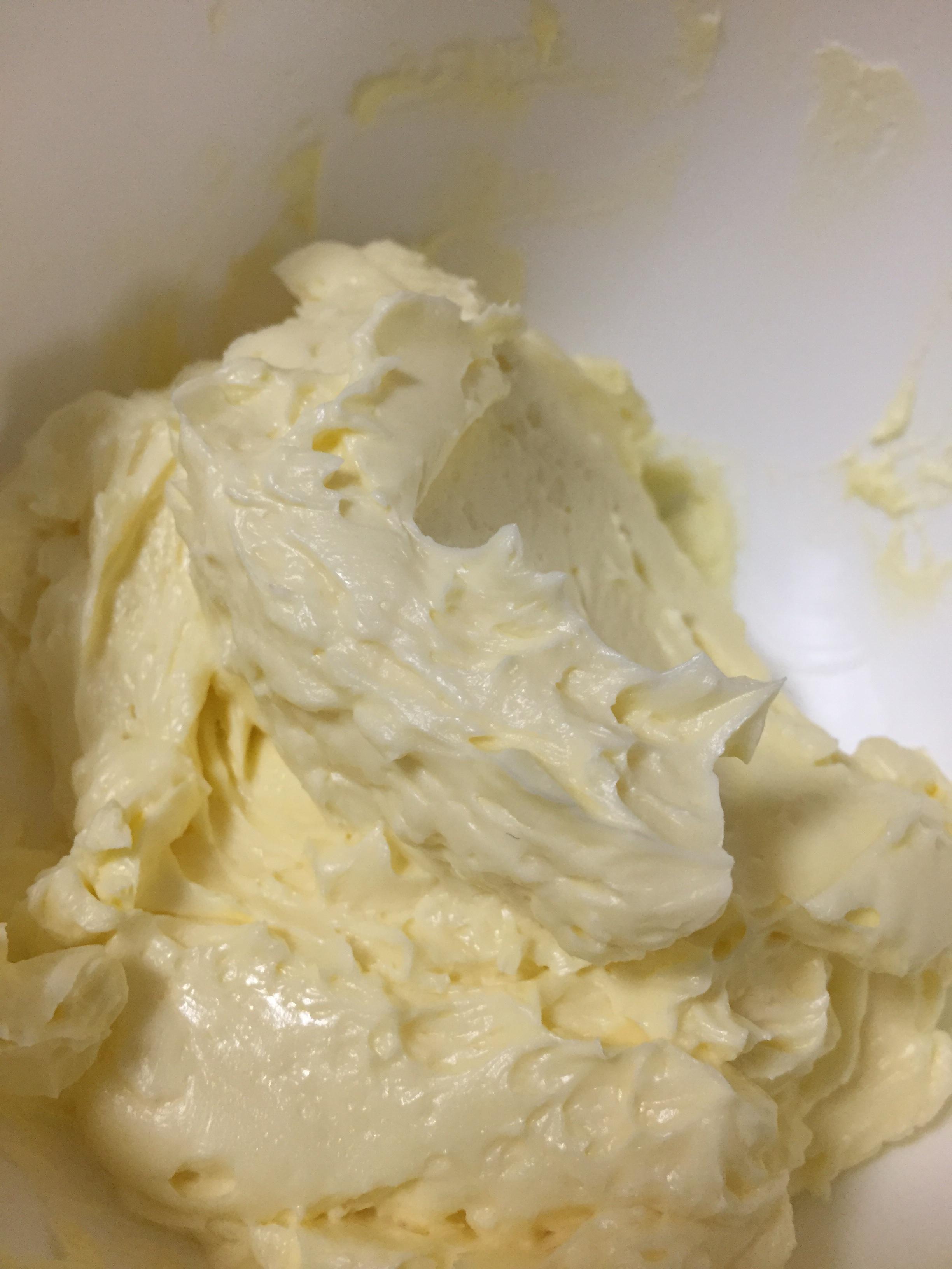 酸奶乳酪霜-韓式裱花奶油霜的做法 步骤3
