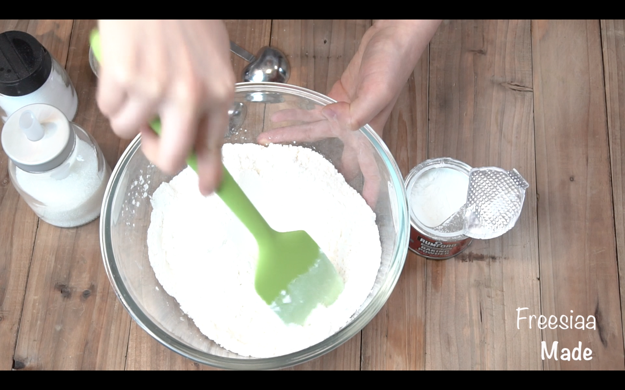 【視訊】3分鐘 奶油司康Scone(可能是世界上最快手的司康) 消耗淡奶油～的做法 步骤2
