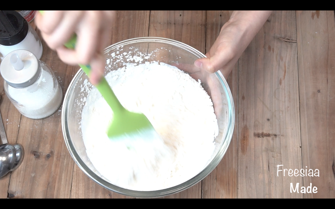 【視訊】3分鐘 奶油司康Scone(可能是世界上最快手的司康) 消耗淡奶油～的做法 步骤4