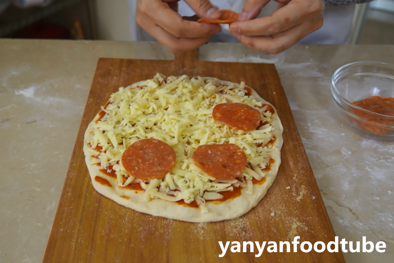 薩拉米薄底披薩 Salami Pizza的做法 步骤7