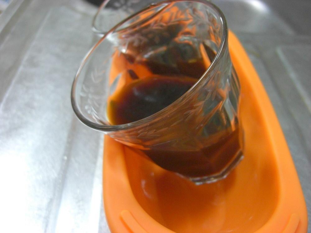 斜分的牛奶咖啡果凍的做法 步骤3