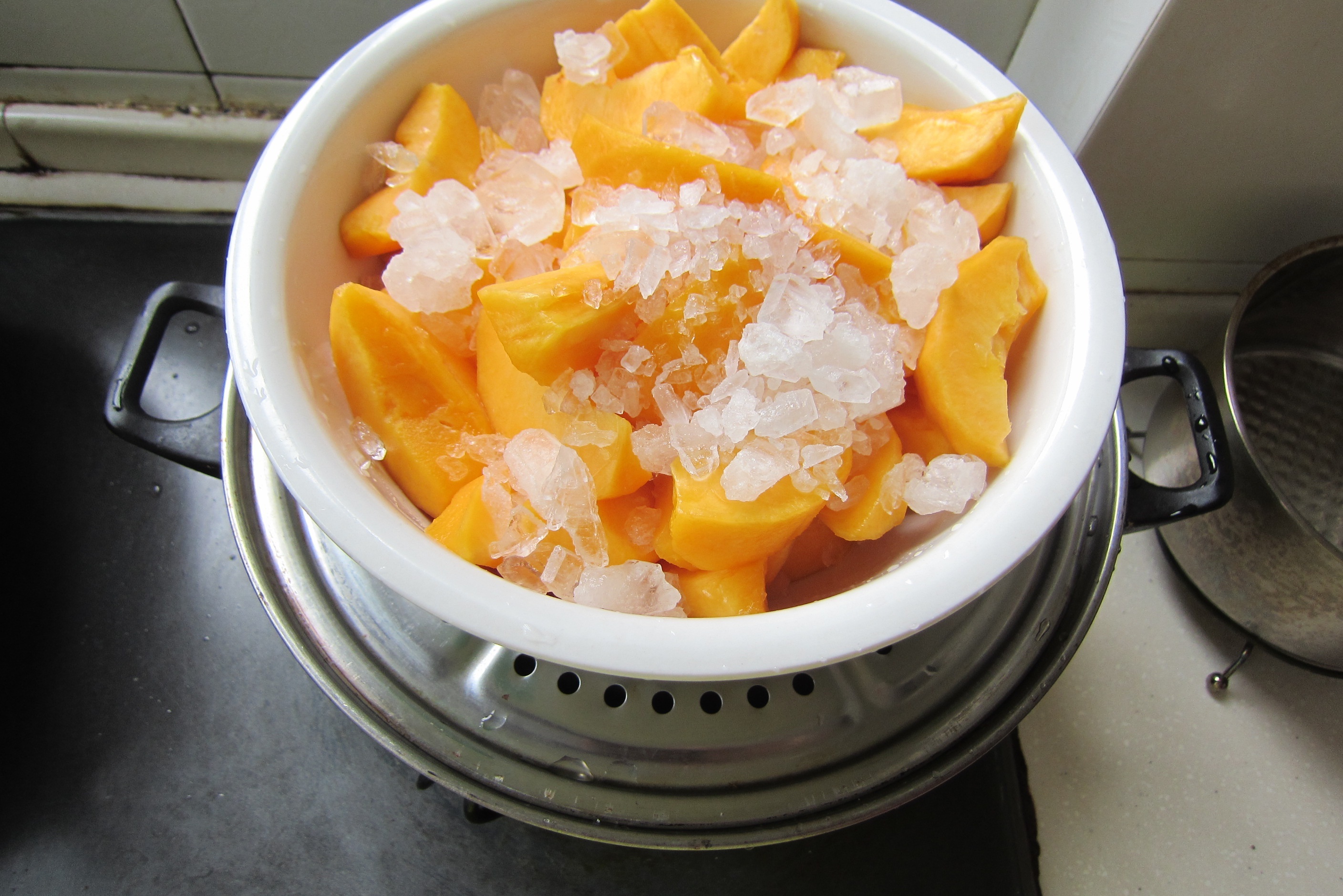 糖水黃桃（黃桃罐頭）的做法 步骤2
