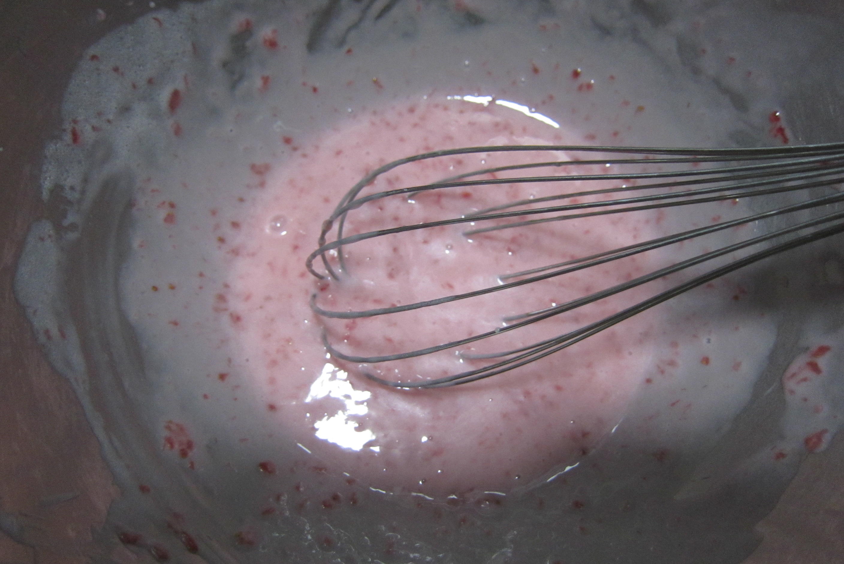 清新柔軟——草莓果醬戚風的做法 步骤3