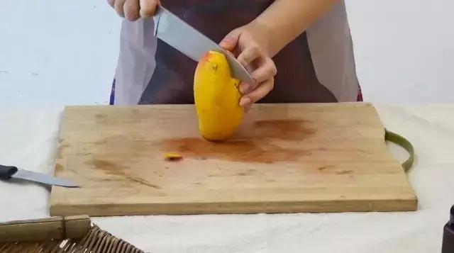 自制芒果果醬的祕方的做法 步骤1