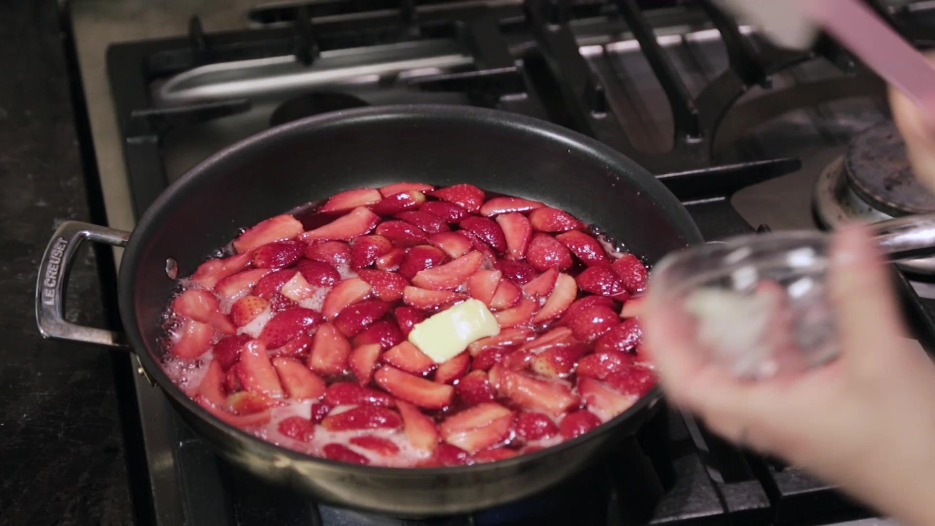【曼達小館】下午茶系列：超大大大顆的草莓果醬的做法 步骤4