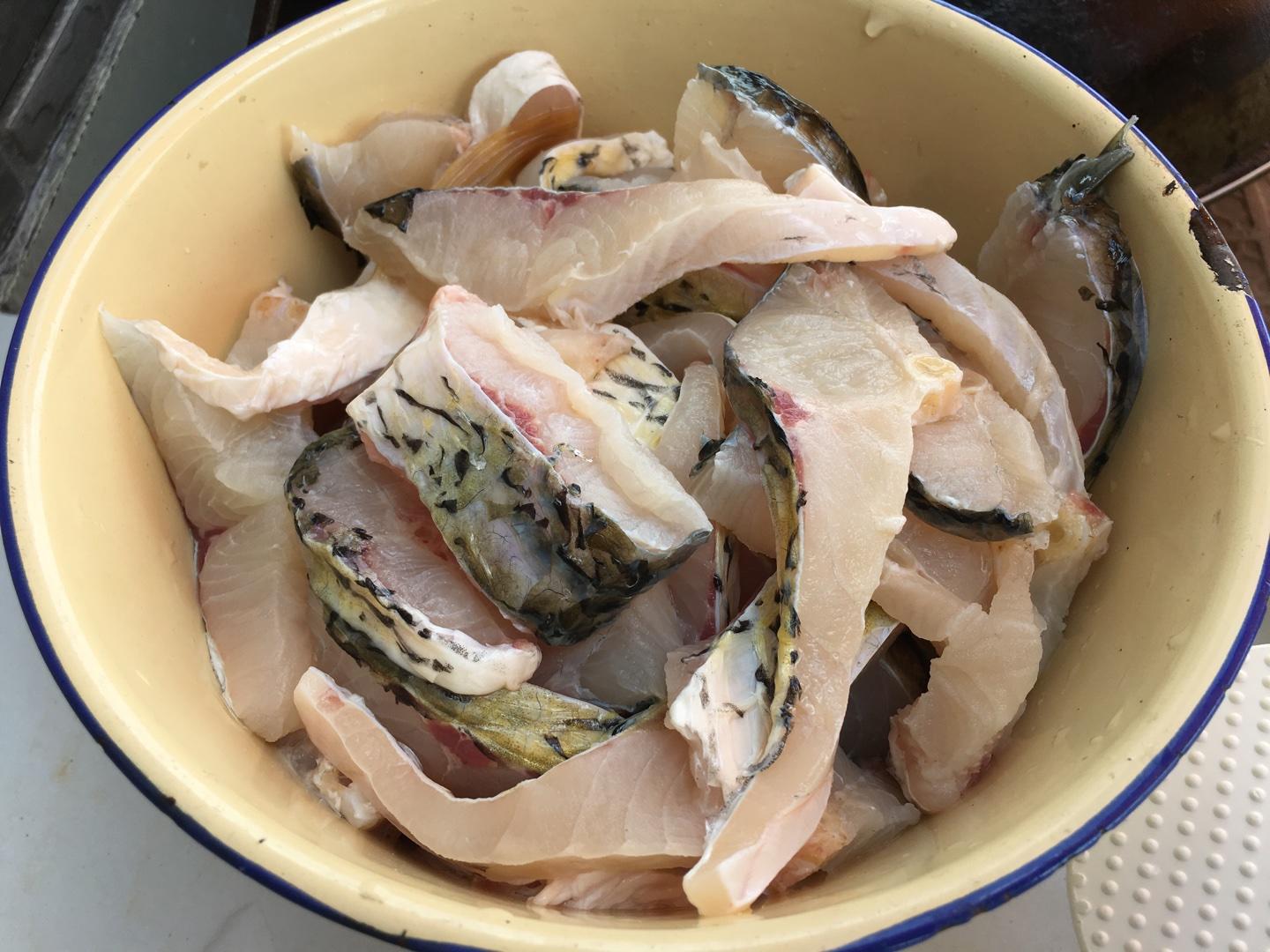 江西南豐特色小吃：手工魚丸的做法 步骤2
