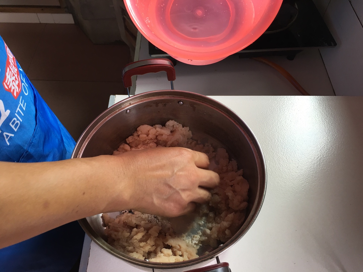 江西南豐特色小吃：手工魚丸的做法 步骤7