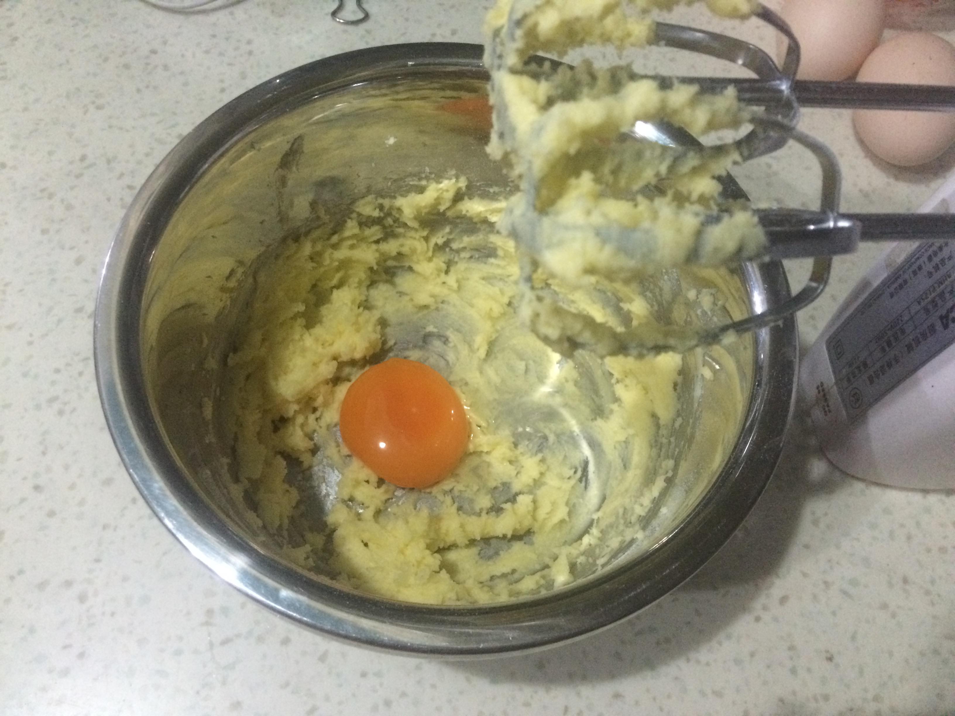 蛋黃鈕釦小餅乾的做法 步骤2