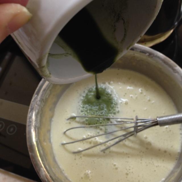 LADY M 抹茶千層可麗餅/千層蛋糕 Green Tea Mille Crepes的做法 步骤4