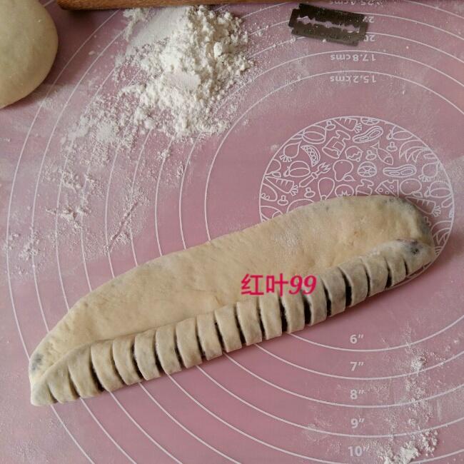 毛毛蟲豆沙麪包的做法 步骤7