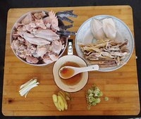 砂鍋墨魚乾雞湯的做法 步骤4