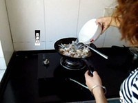 砂鍋墨魚乾雞湯的做法 步骤8