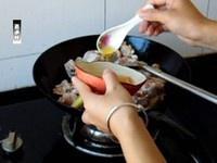 砂鍋墨魚乾雞湯的做法 步骤7