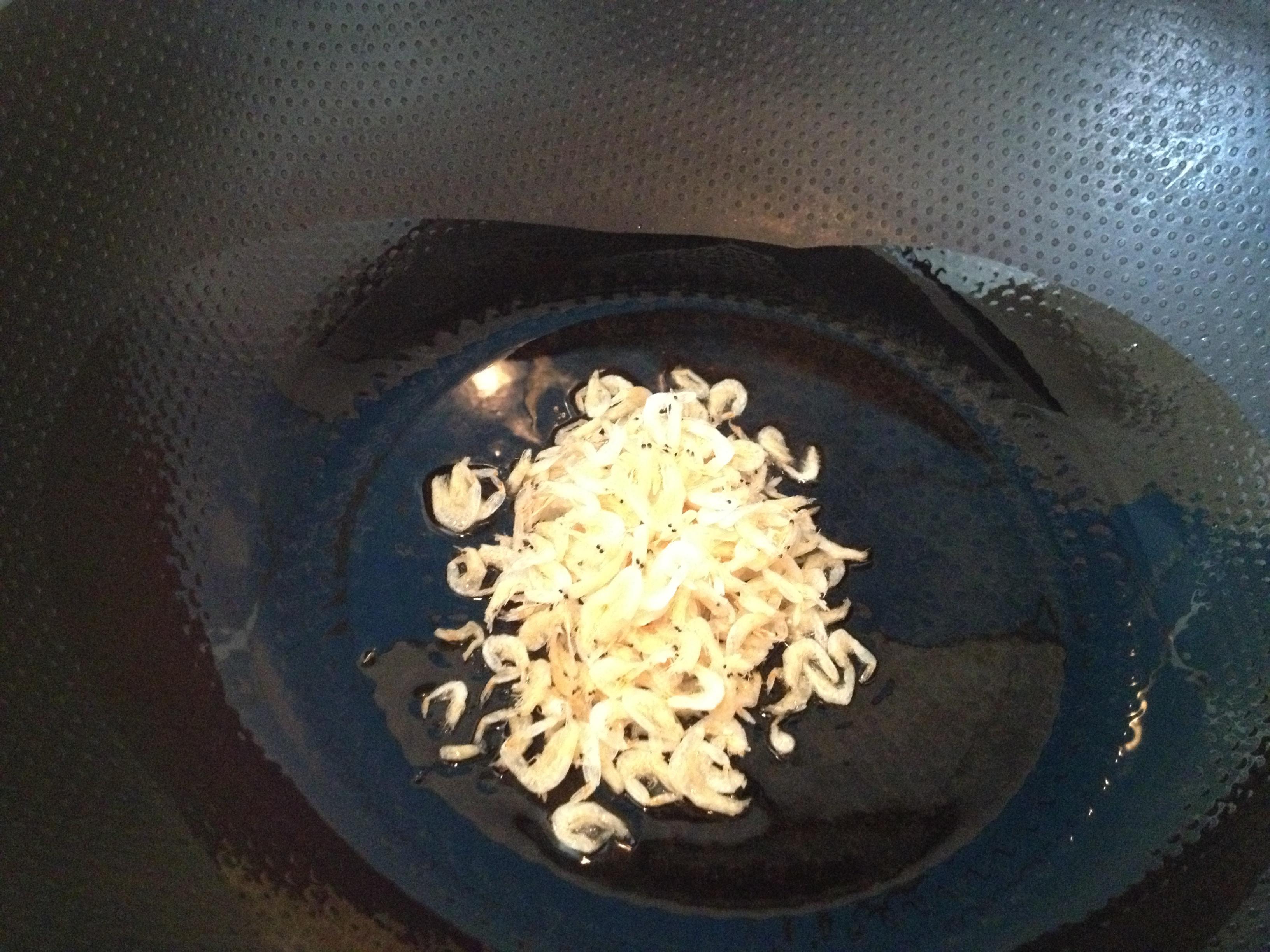 辣白菜淡蝦皮炒飯的做法 步骤2