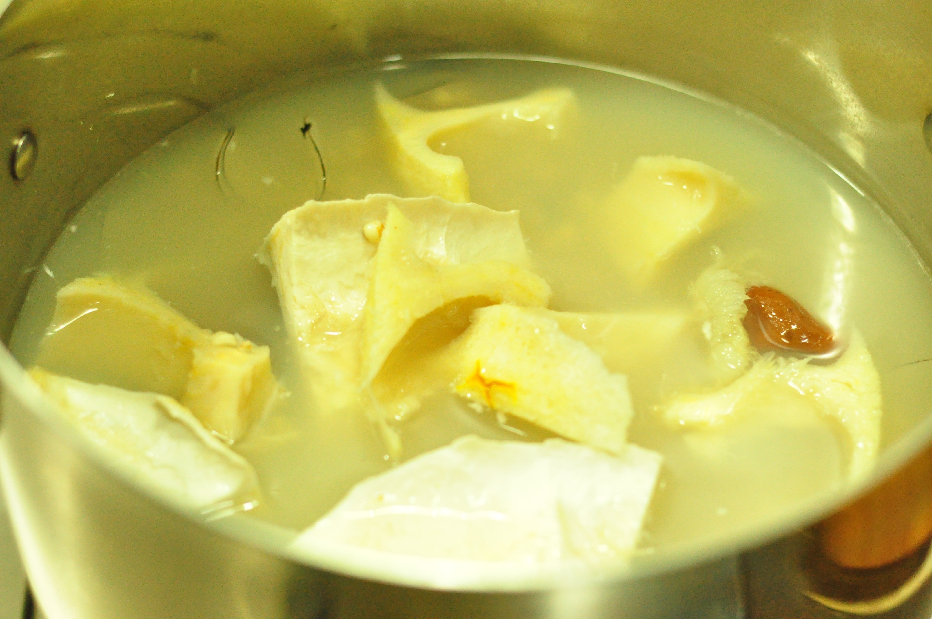 月子菜——海底椰榴蓮薏米湯的做法 步骤2