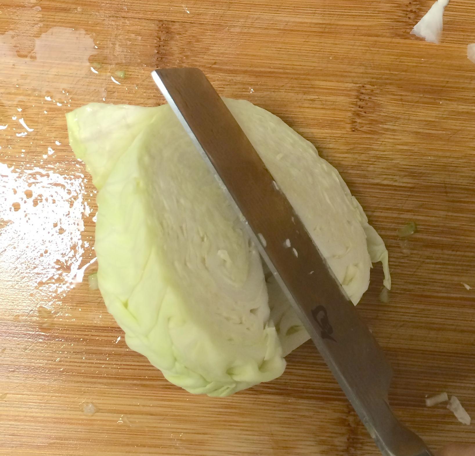 熗鍋圓白菜絲的做法 步骤2