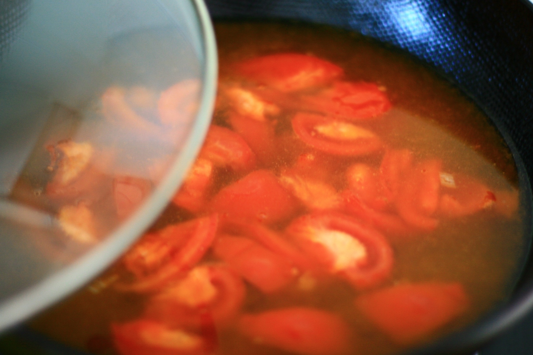 西紅柿雞蛋熱湯麪——經典無限愛的做法 步骤3