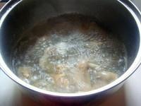 土茯苓綠豆乳鴿湯的做法 步骤3