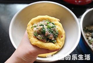 苦苣香菇玉米麪貼餅子的做法 步骤13